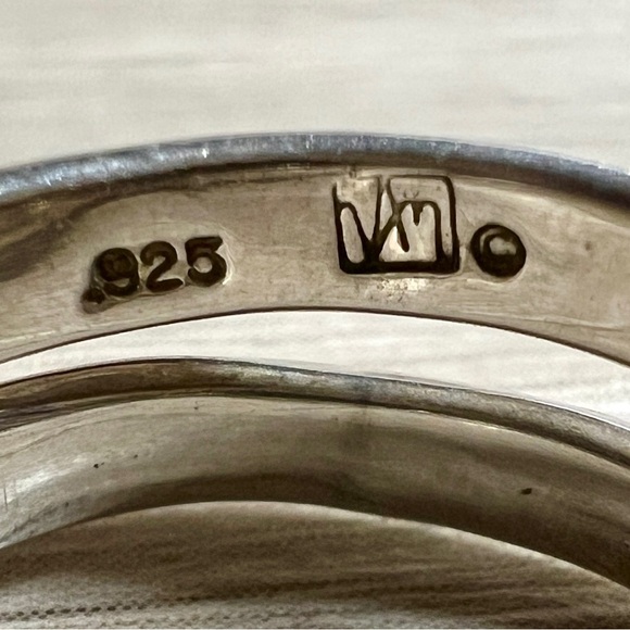 Vintage Designer Signed Sterling Silver & Gold Crossover Modernist Ring, Size 7 - Picture 7 of 11